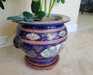 Oriental planter 