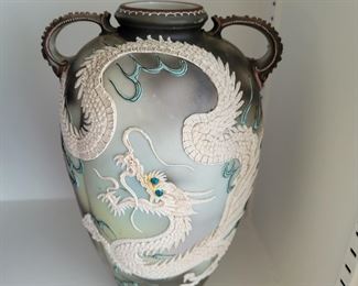 Dragon vase Japanese 