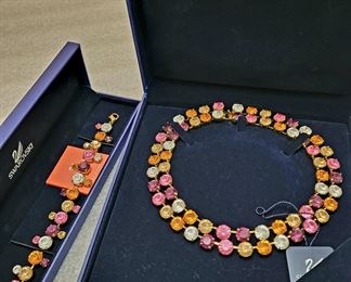 Swarovski Lg crystal necklace and bracelet set 