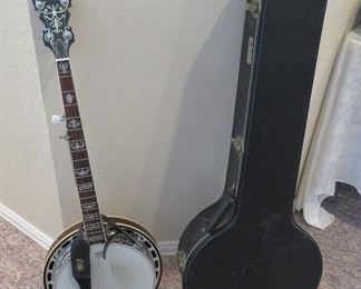 Fender banjo with case