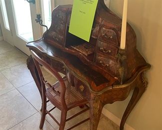 19TH CENTURY FRENCH ANTIQUE PARISIAN WRITING DESK WITH CHAIR
