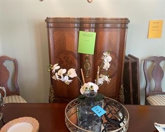 19TH CENTURY FRENCH PARIS STYLE ARMOIRE