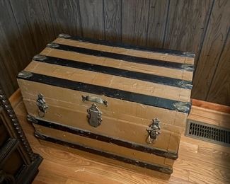 Wooden trunk 