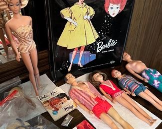 Barbie case 
Barbie /midge w three wigs 
1960 Ken 
Skipper Doll 
Tammy’s little brother 