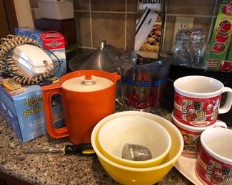 Many kitchen items including Pyrex