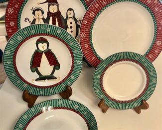 Adorable set of 8 Penquin dishes