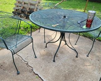 Iron patio table w/4 chairs 