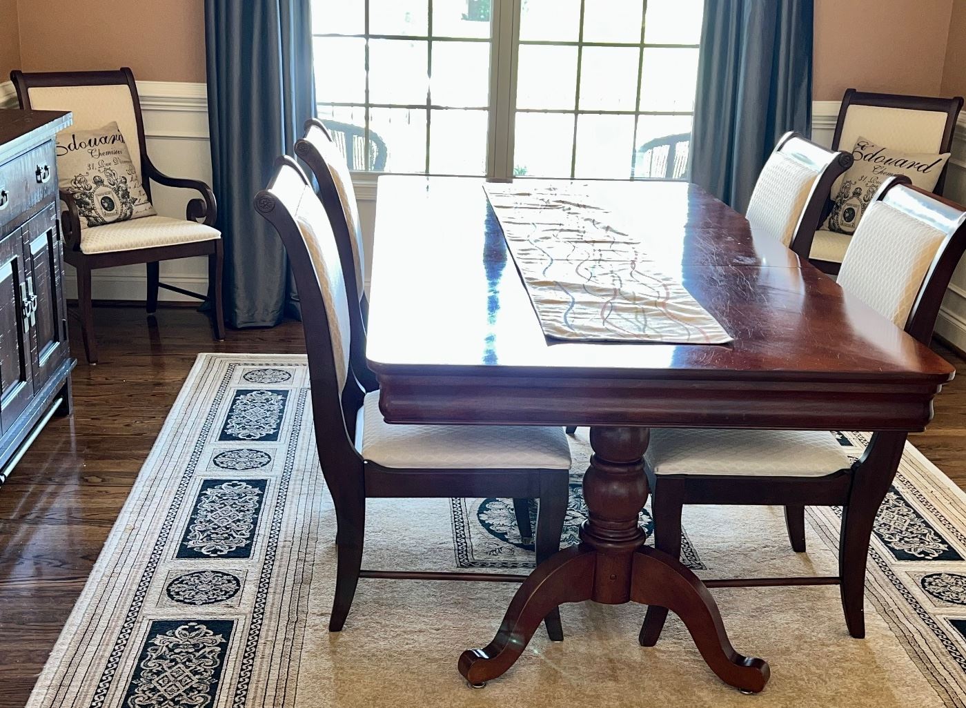 Double pedestal dining room table with Broyhill chairs