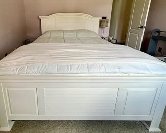 Haverty's Coastal Retreat Queen bed