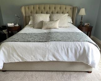 Haverty's Darby king bed frame