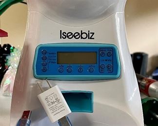 Iseebiz automatic pet feeder