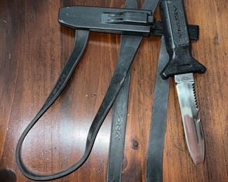 Akona Scuba knife with leg straps