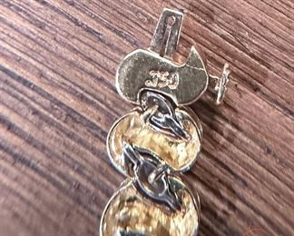 18KT GOLD Tennis Bracelet with 30 Marquise Shaped Diamonds (4.01 Carats)