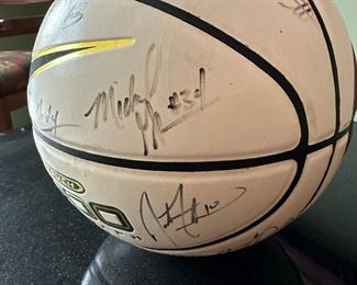 2000 Creighton Blue Jays Team Signed Basketball