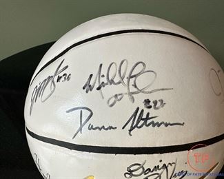 2000 Creighton Blue Jays Team Signed Basketball