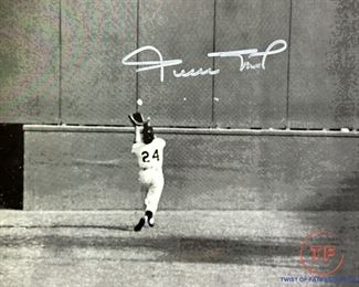 WILLIE MAYS Autographed Framed Photo "The Catch"