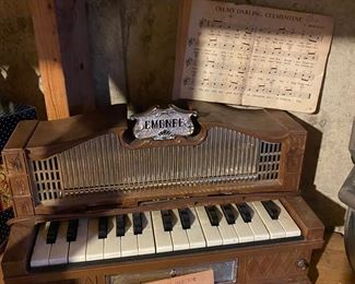 Vintage Emnee Organ