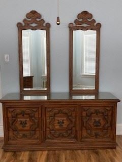 Dresser with 9 Drawers and Two Mirrors