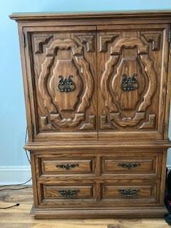 Armoire with 4 Inside Drawers and four Outside Drawers