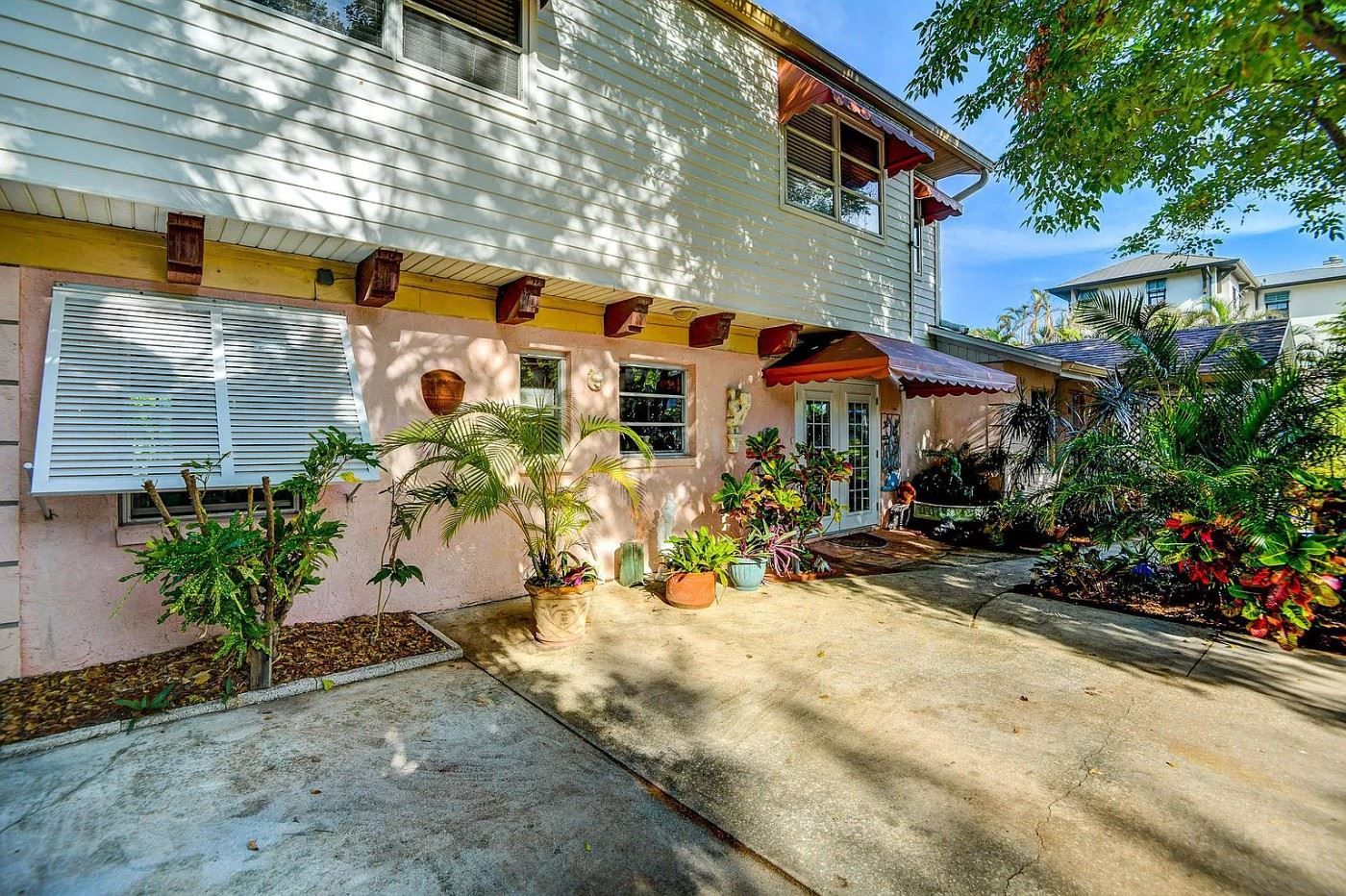 Longboat Key Estate Sale on Saturday starts on 5/20/2023