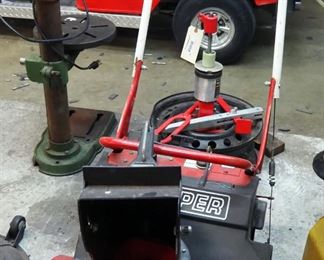 Snapper 18" Gas Powered Snow Blower, Powers On, Model# 3201S
