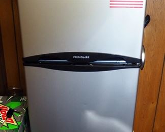Fridgid Air 2 Door Mini Refrigerator/ Freezer, Plugged In And Powered On, 33.5" x 19" x 20"