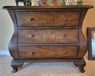 #1118 • Bombay Chest