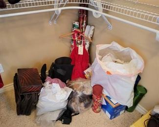 #1160 • Wrapping Paper, Gift Boxes, Goot Braces, Scarfs & More