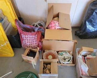 #1618 • Christmas Decor, Plates, Bowls, Hats, Blankets & More