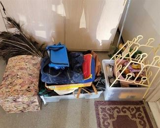 #1650 • Bags, Craft Supplies, Vintage Chest