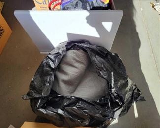 #1800 • Foldable Table & Blanket