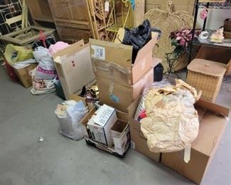 #1886 • Clothes, Belts, Masks, Blankets, Wigs, Scarfs & More