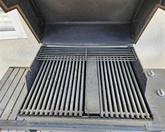 #1910 • Weber BBQ with Cover