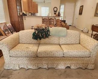#2246 • 7' La-z-boy Signature Couch