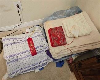 #2520 • Quilt, Doilies, and Blankets