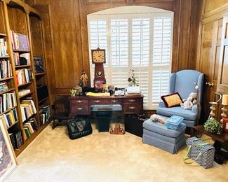 Books
Office furniture 