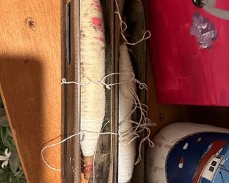 Weaving shuttle 
Vintage 