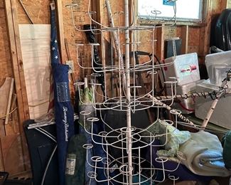 Wire hat stand