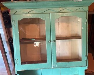 Vintage top half of a cupboard/cabinet