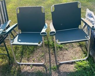 Folding lawn chairs with cup holders