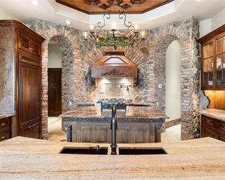 LIVE AUCTION CHIFLEY HOTEL