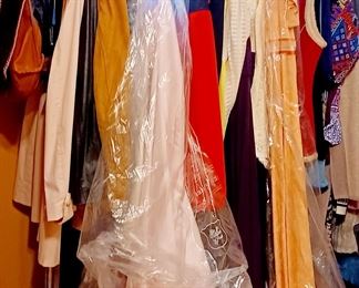 DOZENS OF DESIGNER AND NAME BRAND PROM DRESSES, EVENING GOWNS AND DAILY WEAR 