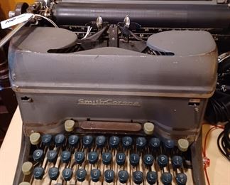 Antique Smith Corona Typewriter. Good Condition 