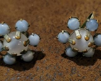 Vintage - costume, screw back earrings