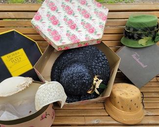 Vintage hats / hat boxes
40's -60's 