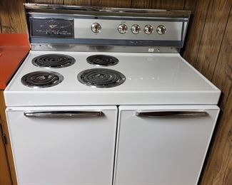 Vintage fridgedaire stove in excellent condition works perfectly 