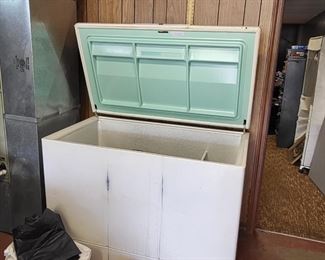 Freezer in perfect running condition 