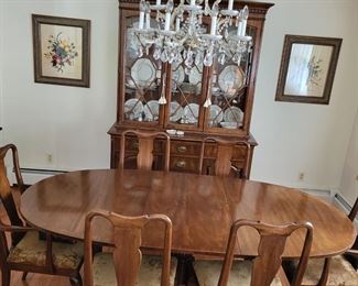 This is a Thomasville dinette set in pristine condition