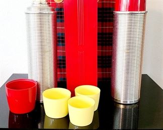 Vintage Thermos picnic set in like-new condition!