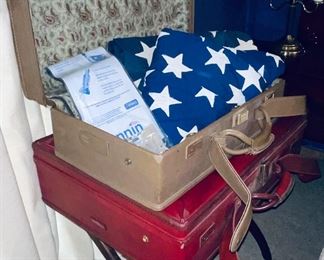 Hartman Leather Luggage, Vintage Flags, Luggage Stand